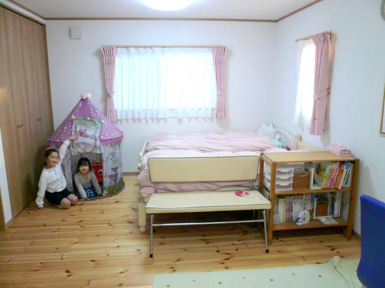 ピンク基調の子供部屋です。お友達を呼ぶのにもぴったりの、広々として安心安全な空間になりました。　下之保木材|新築・リフォームを岐阜県美濃加茂市周辺でするなら